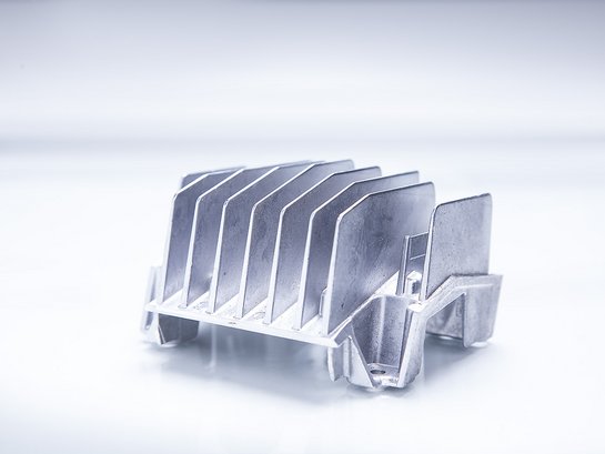 Cooling fins before edge rounding with mass finishing systems